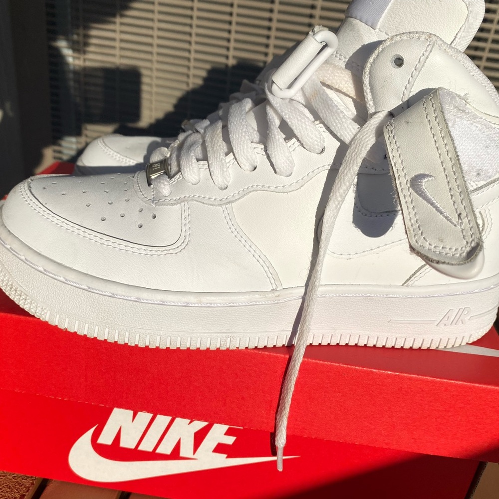 Nike Air Force 1 Mid LE